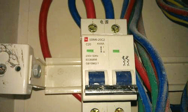 漏電保護(hù)裝置是造成西安西瑪電機(jī)頻繁燒毀的原因。